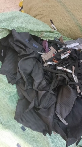 长期出售服装厂下来的黑料，现货20吨左右，在浙江温州