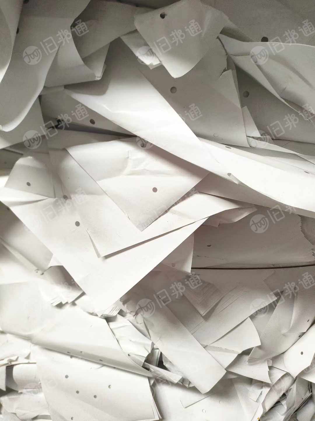 出售纯白冲孔的淋膜纸