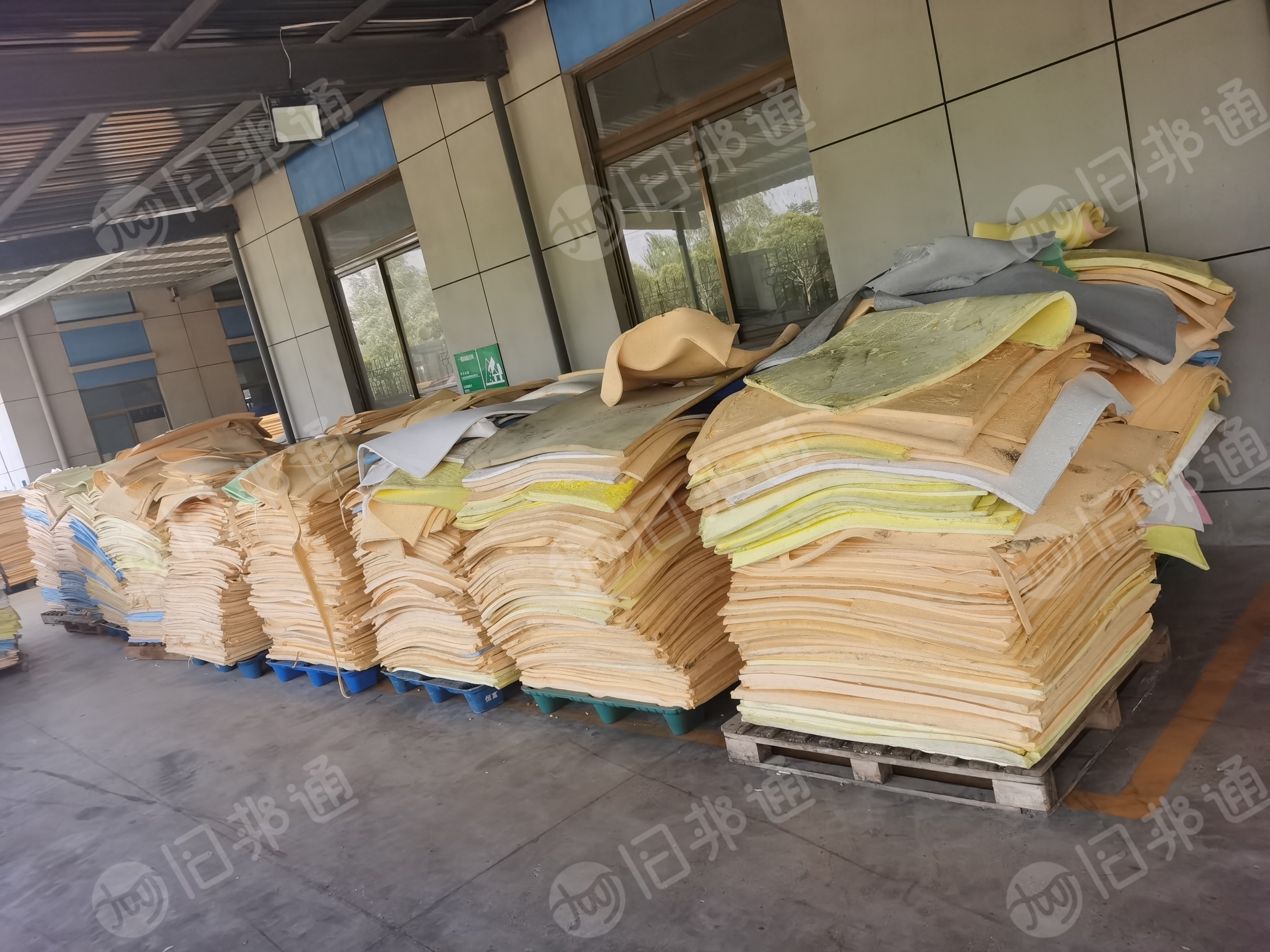 长期出售海藻棉边角料，海绵布块，月供30吨，在江苏盐城