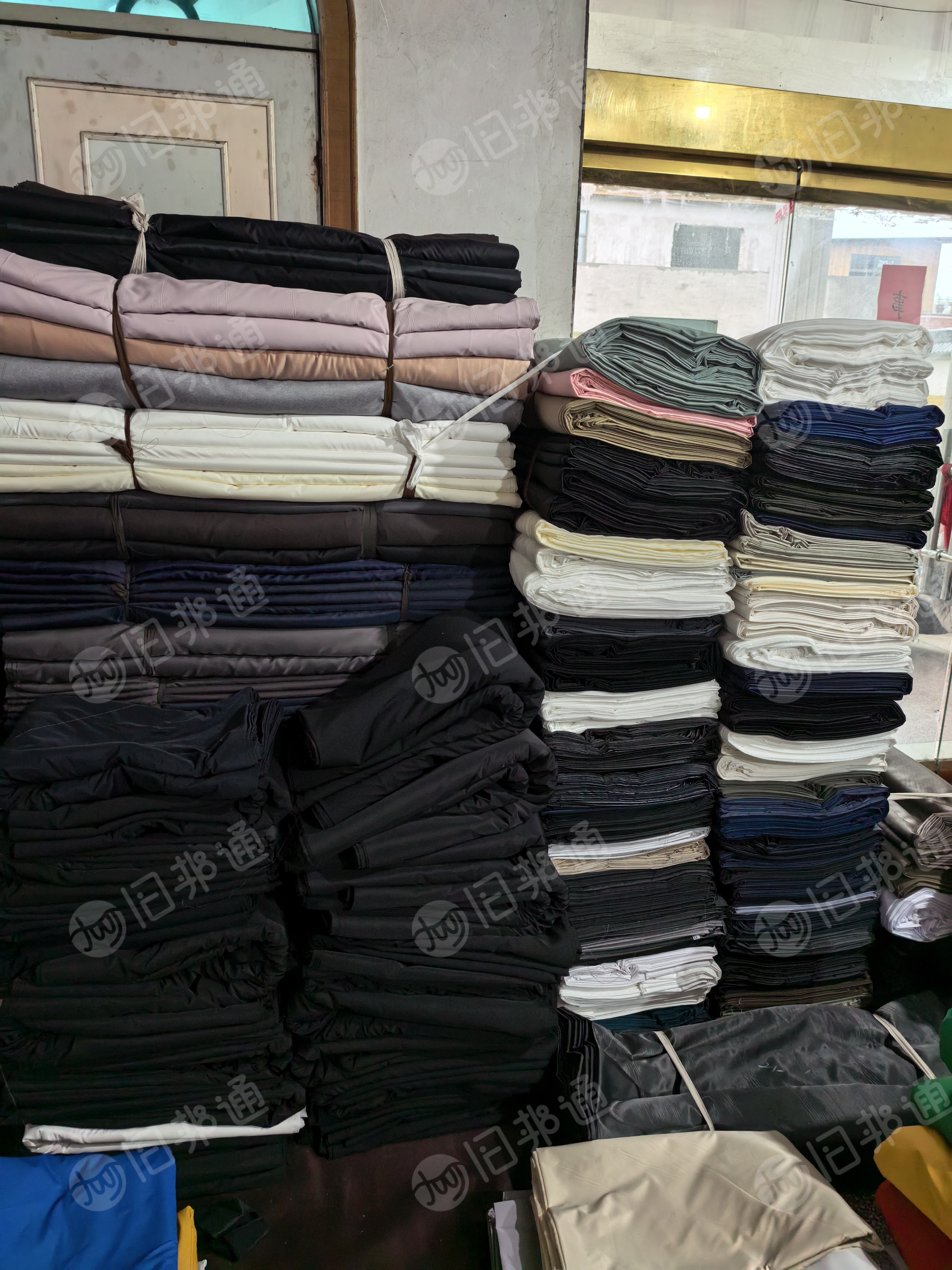 长期出售纺织厂检验下来小匹布，化纤布，每匹长度10米到80米左右，现货20万米左右，月供30万米以上