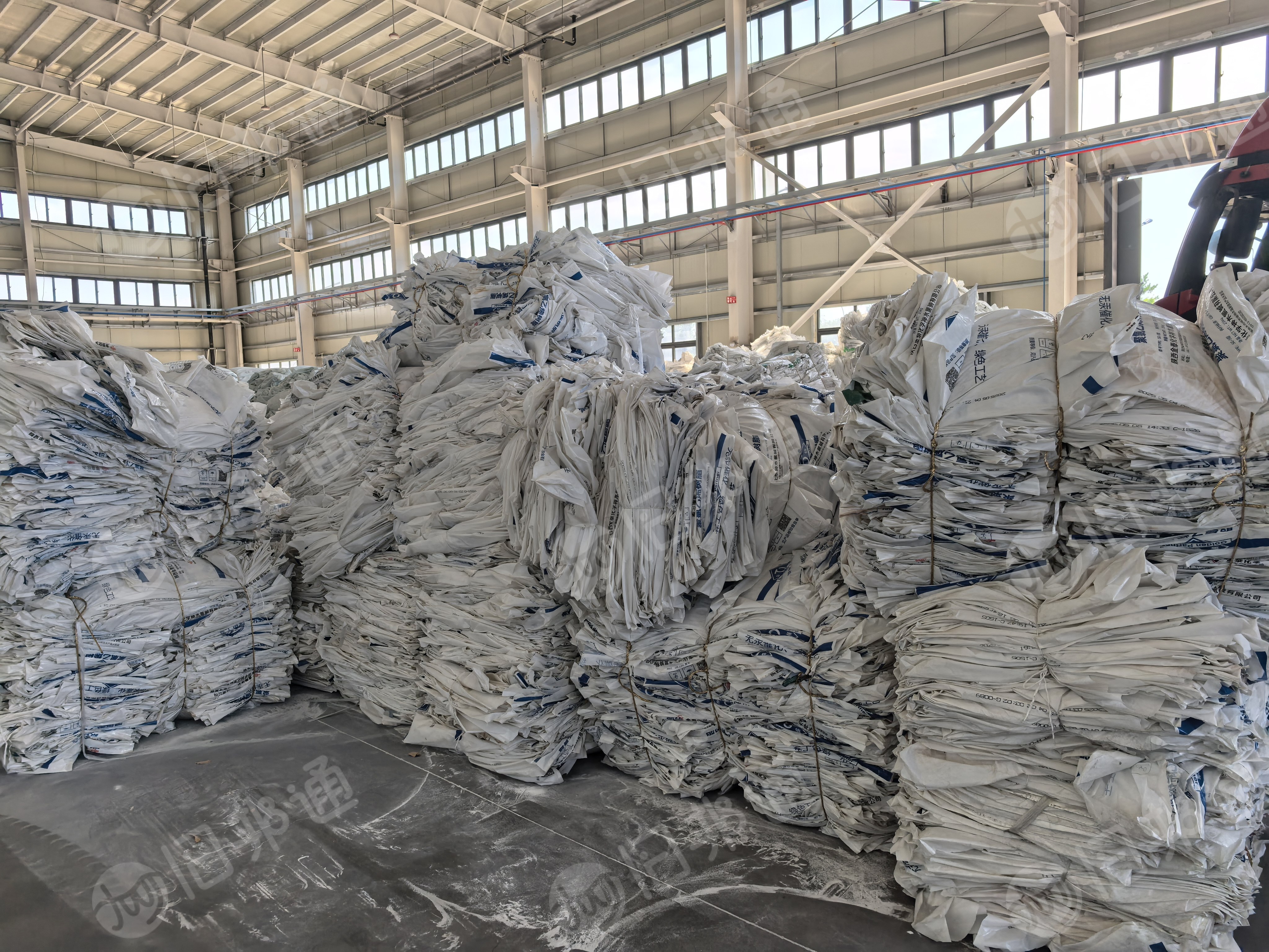 出售水洗乳白袋废料6吨，水洗高压膜废料2吨，统货出