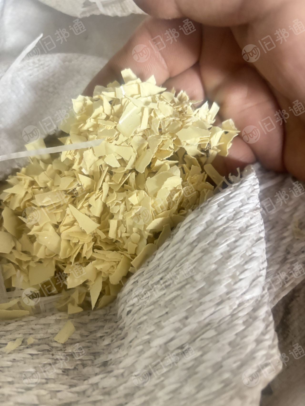 出售pet植绒吸塑框破碎料，pet植绒吸塑盒破碎料