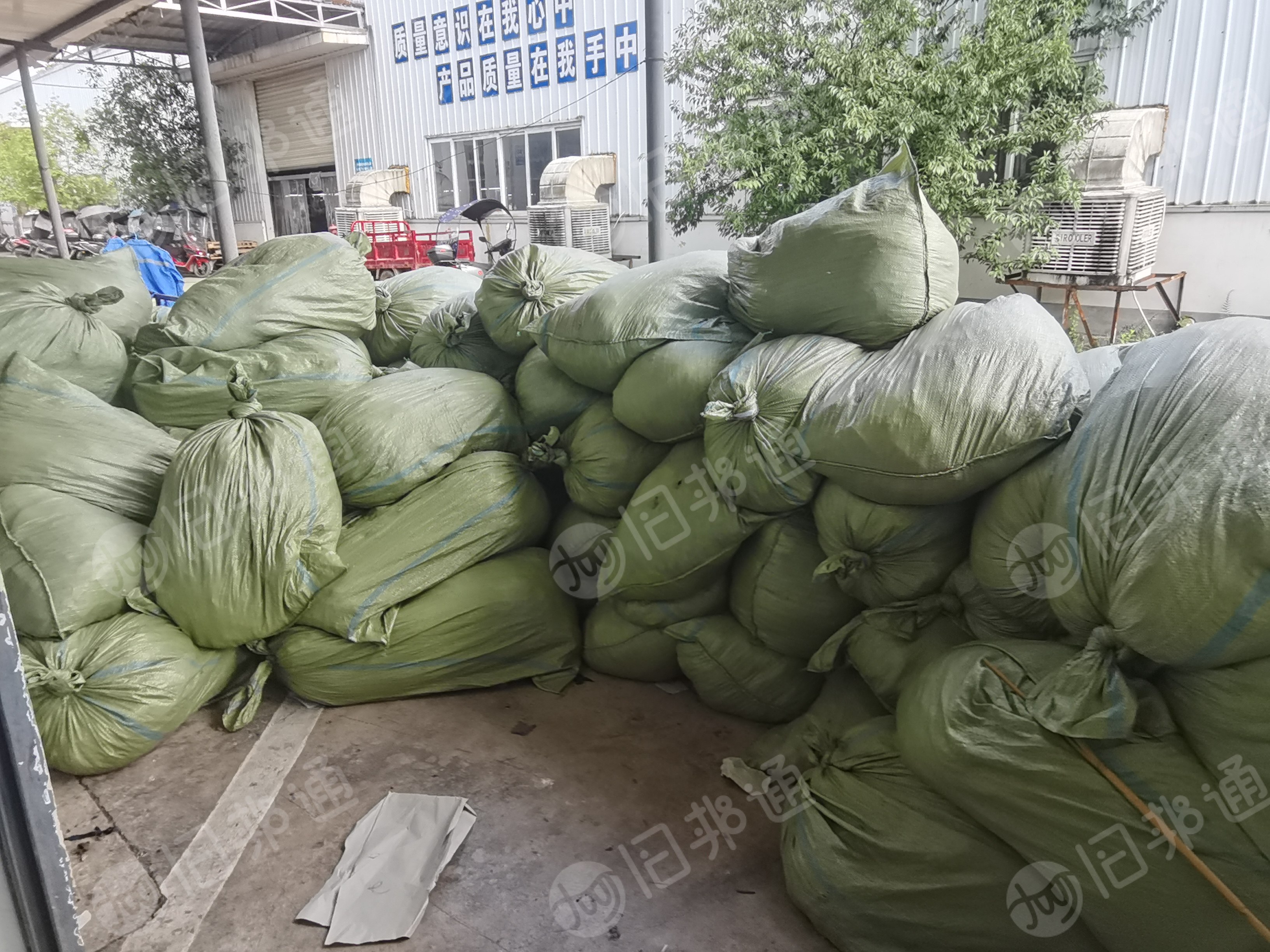 长期出售涤棉纯棉边角料，梭织统货，月供10吨左右，在四川泸州