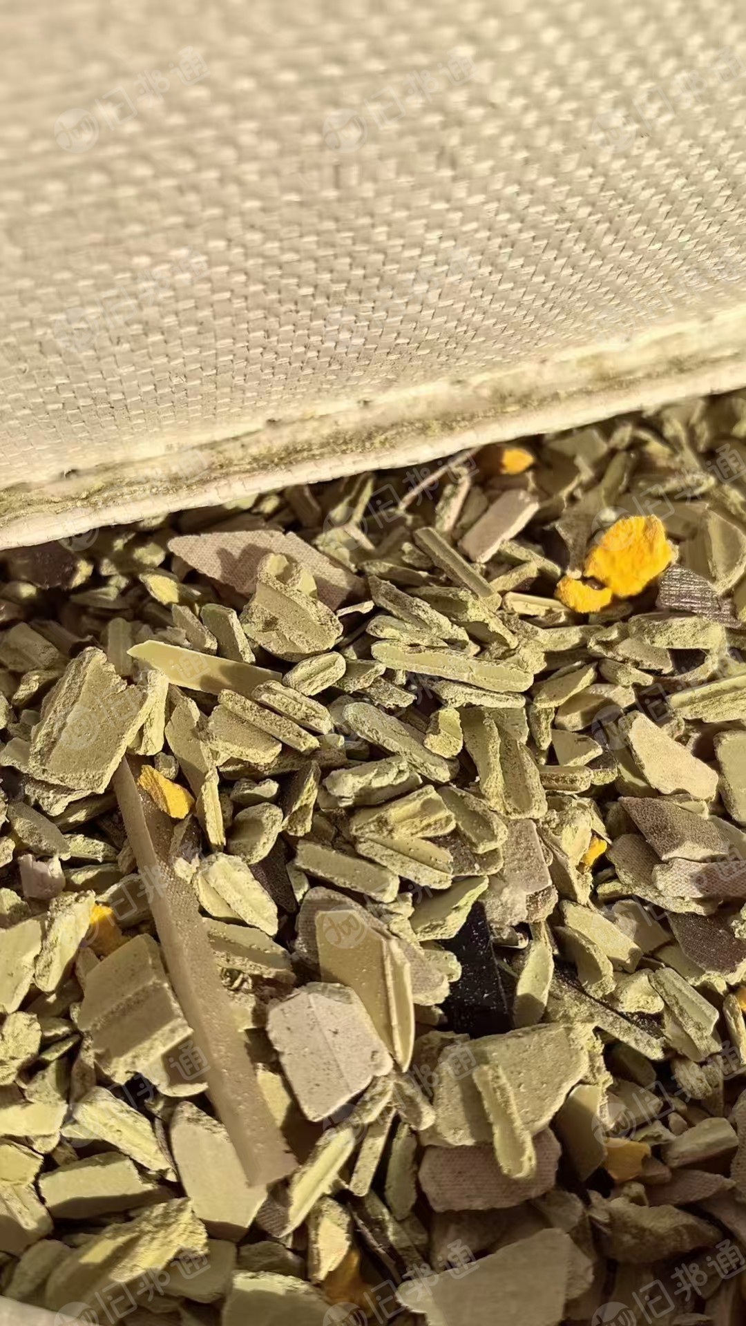 出售硬质PVC破碎料，发泡墙板破碎料，红蓝灰管破碎料，墙板破碎料，月供100吨