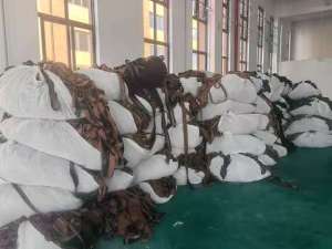 长期出售皮革边条，生态皮边条，现货有10吨，货在江苏泰州