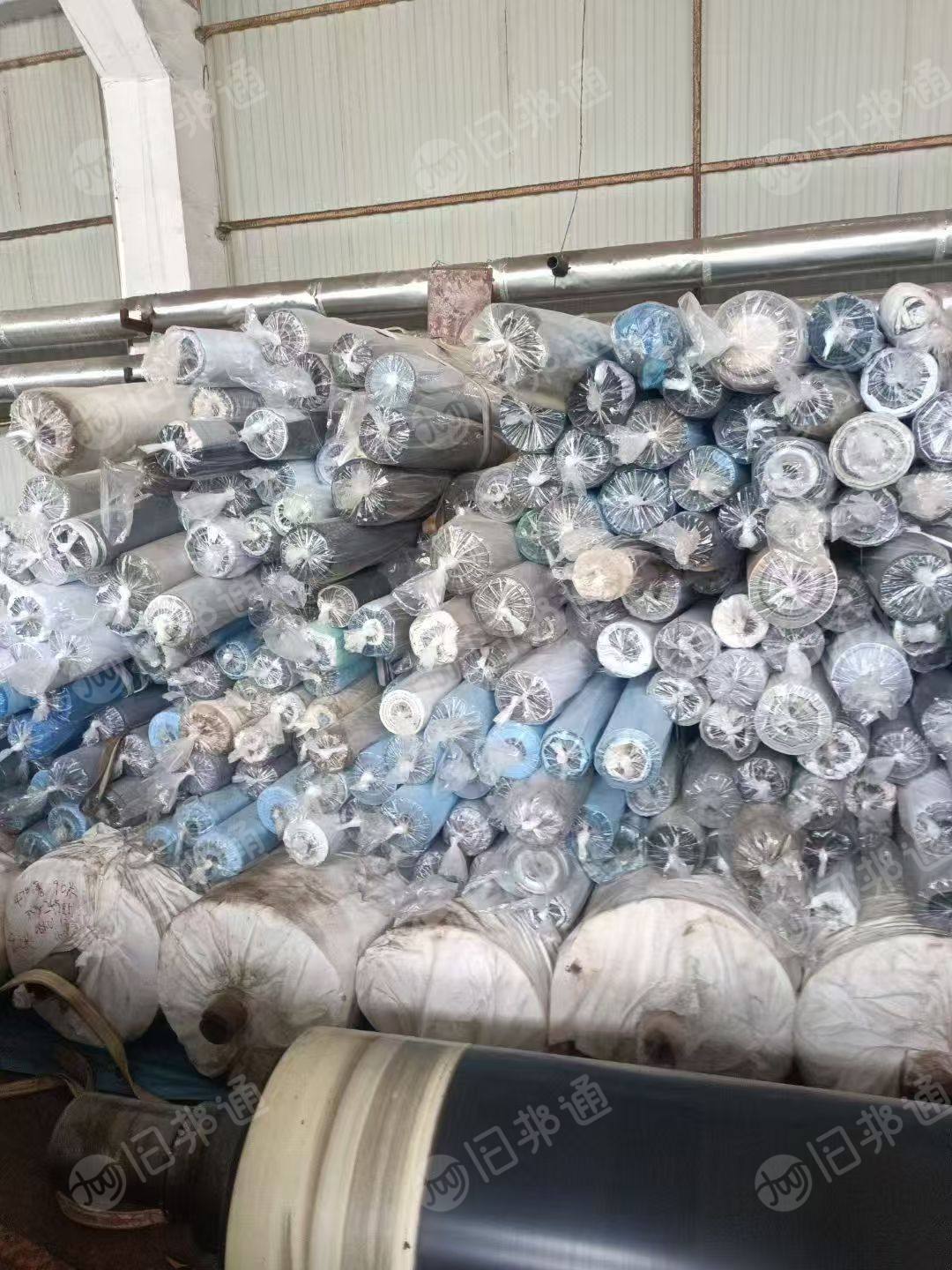 长期出售涂层布，涂层库存布，可以做帐篷和窗帘，现货有10吨，货在江苏江阴