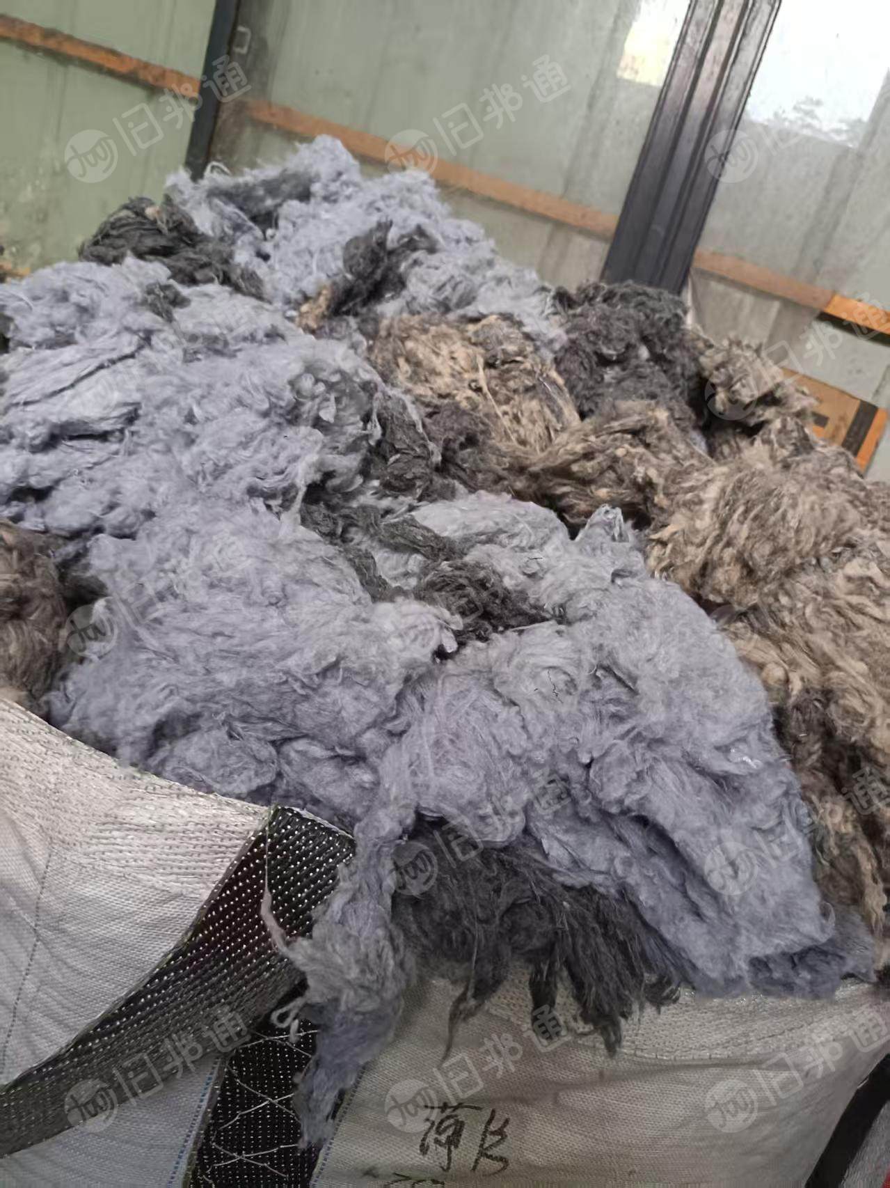 出售环锭纺下来的杂色涤纶回丝，纺纱厂回料，现货有10吨，货在江苏江阴