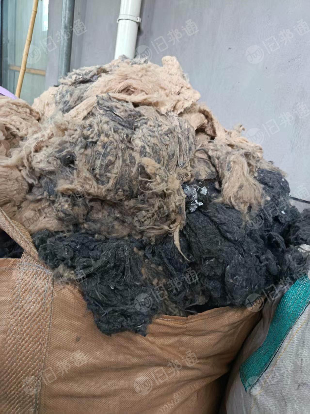 出售环锭纺下来的杂色涤纶回丝，纺纱厂回料，现货有10吨，货在江苏江阴