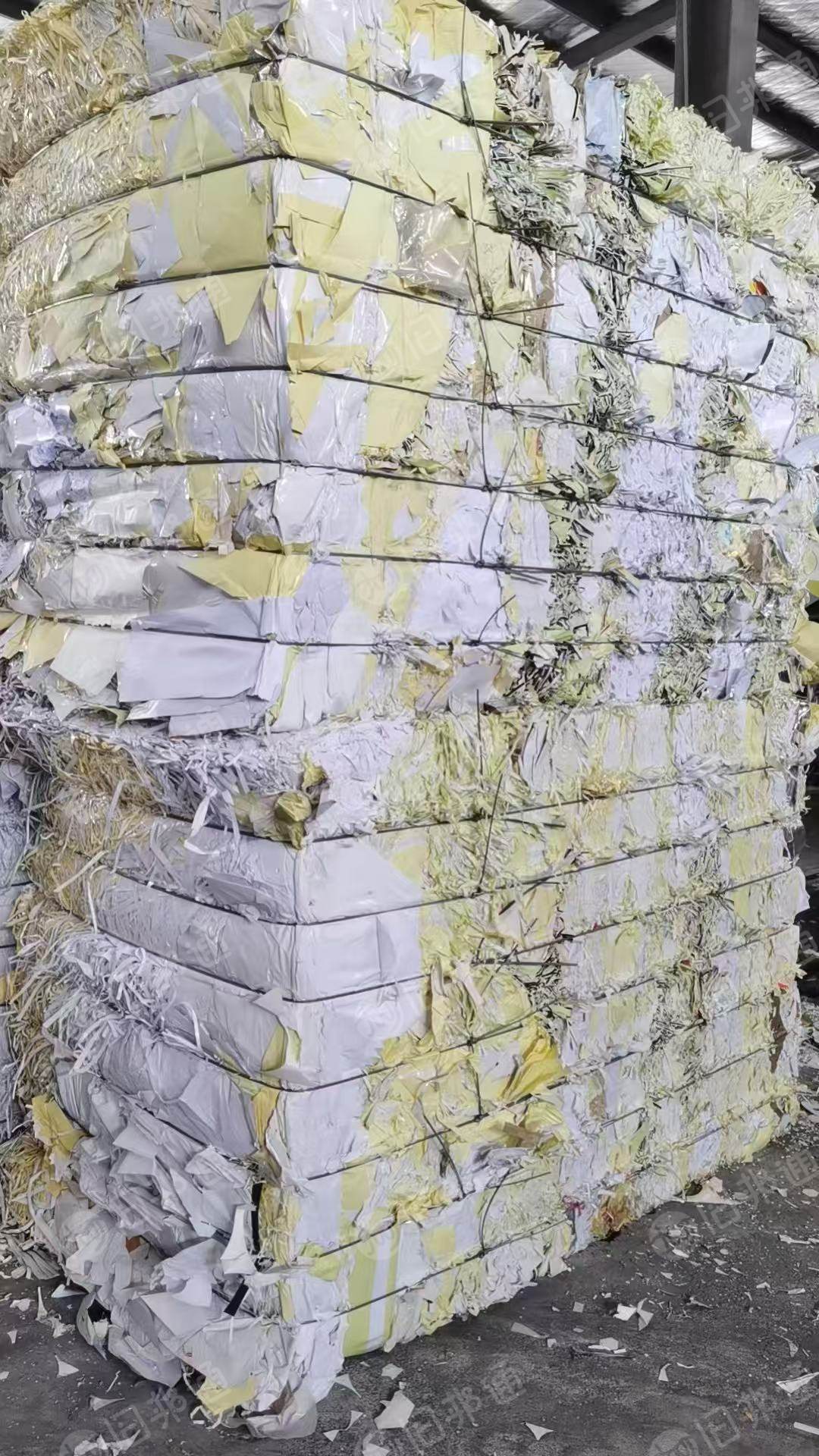 出售黄白淋膜纸废料，带一点不干胶
