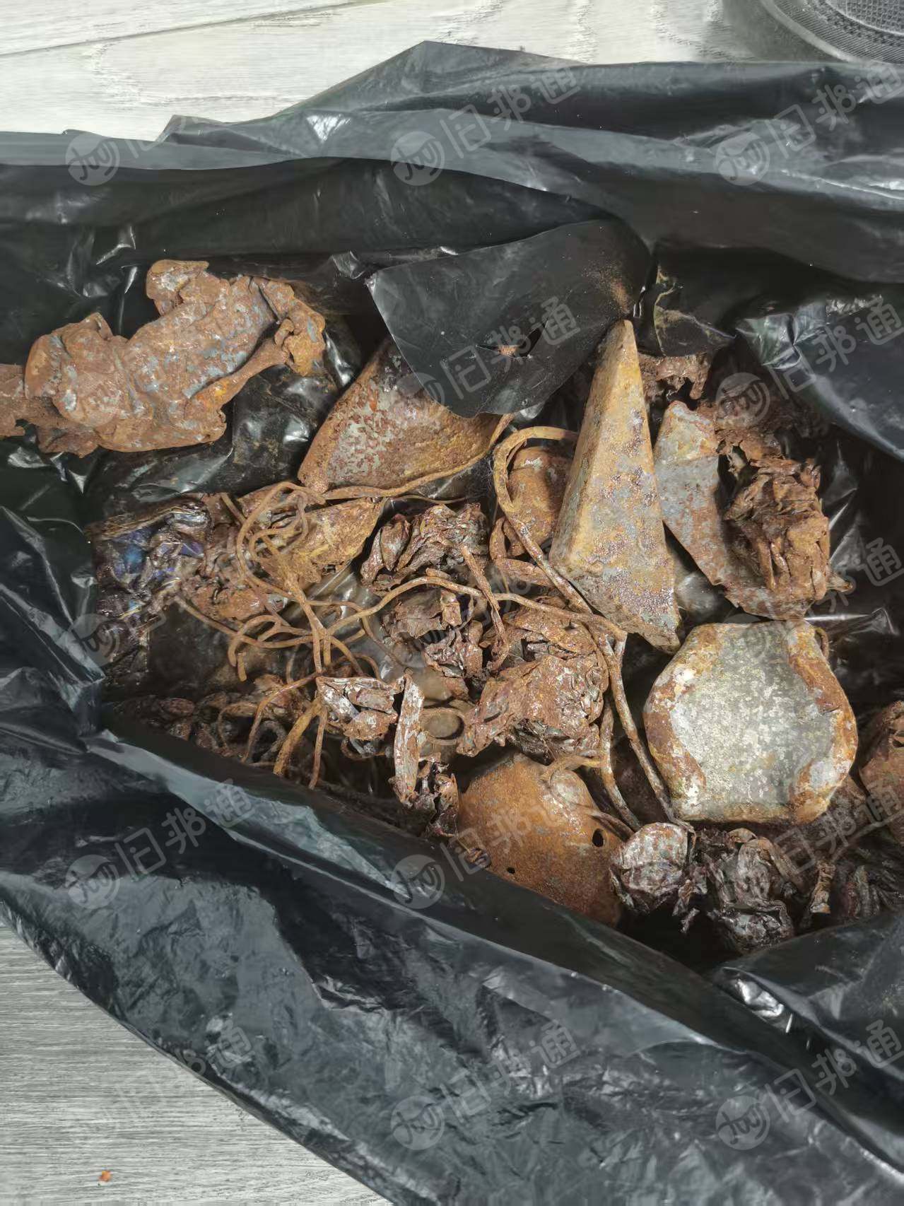 长期出售水洗火烧铁破碎料，现货100-200吨左右