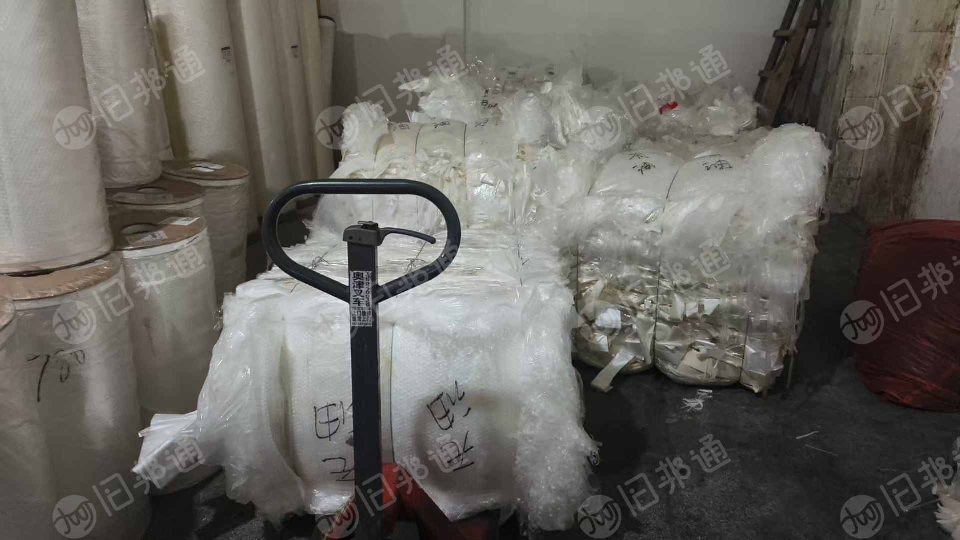 出售bopp膜，有带胶的也有不带胶的，月供10吨