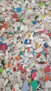 长期出售水粉abs/pc合金破碎料,有做色选,白色合金破碎料,花色合金破碎料