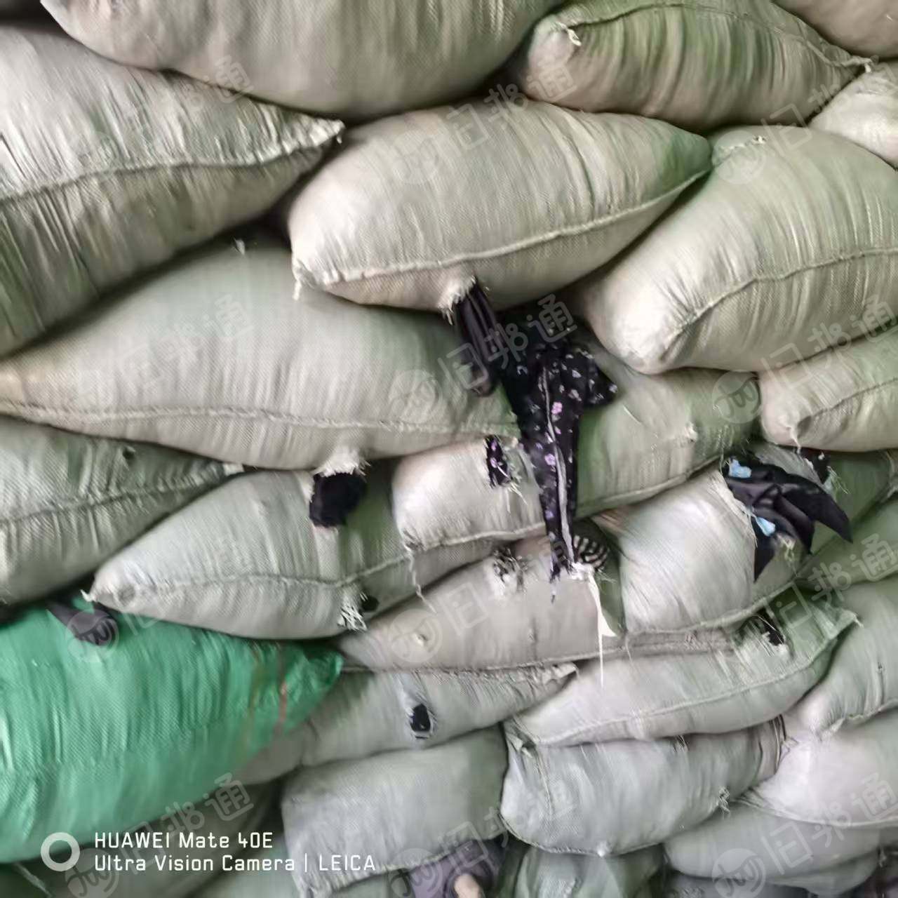 长期出售老色的服装厂下来的涤纶废布,涤纶边角料,现货九十吨