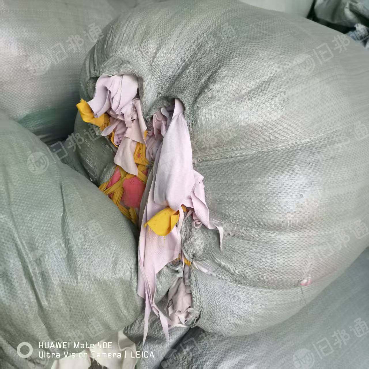 长期出售浅色的服装厂下来的涤纶废布，涤纶边角料，现货五六十吨