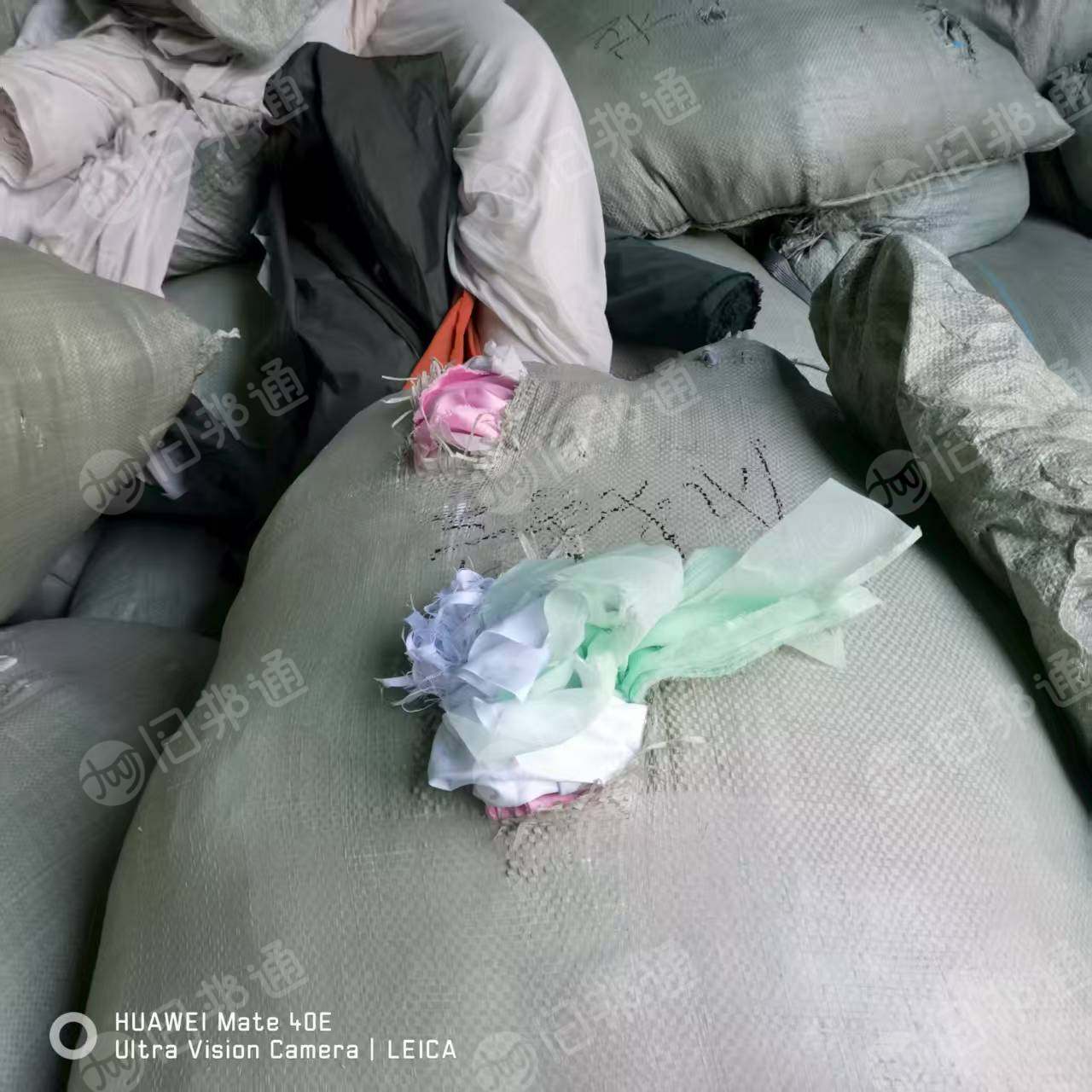 长期出售浅色的服装厂下来的涤纶废布,涤纶边角料,现货五六十吨