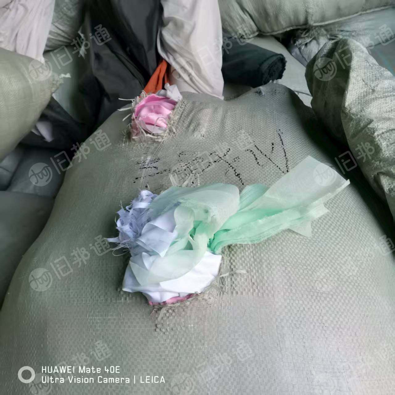 长期出售浅色的服装厂下来的涤纶废布，涤纶边角料，现货五六十吨