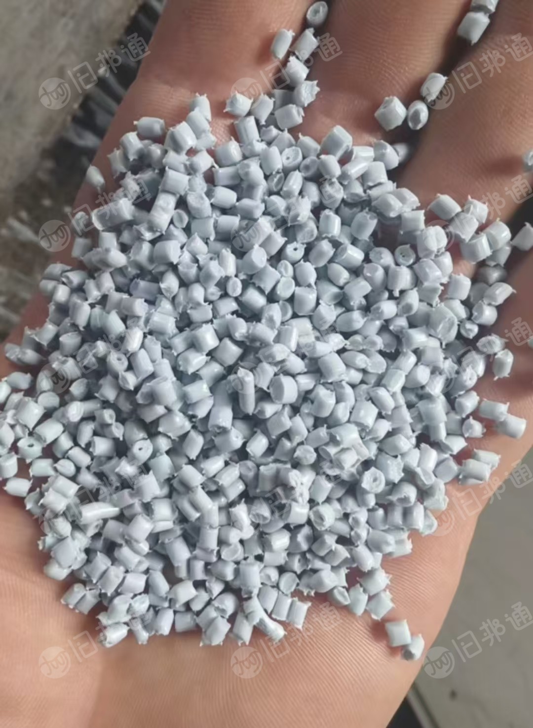 出售水洗乳白袋颗粒，原料袋颗粒
