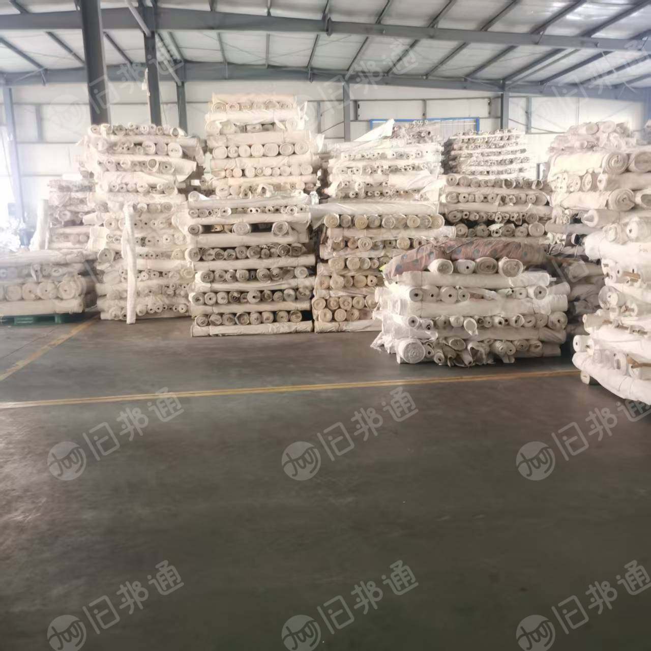 长期出售涤棉坯布，纯涤库存布，门幅都是1.60米，现货有几百吨，在山东滨州