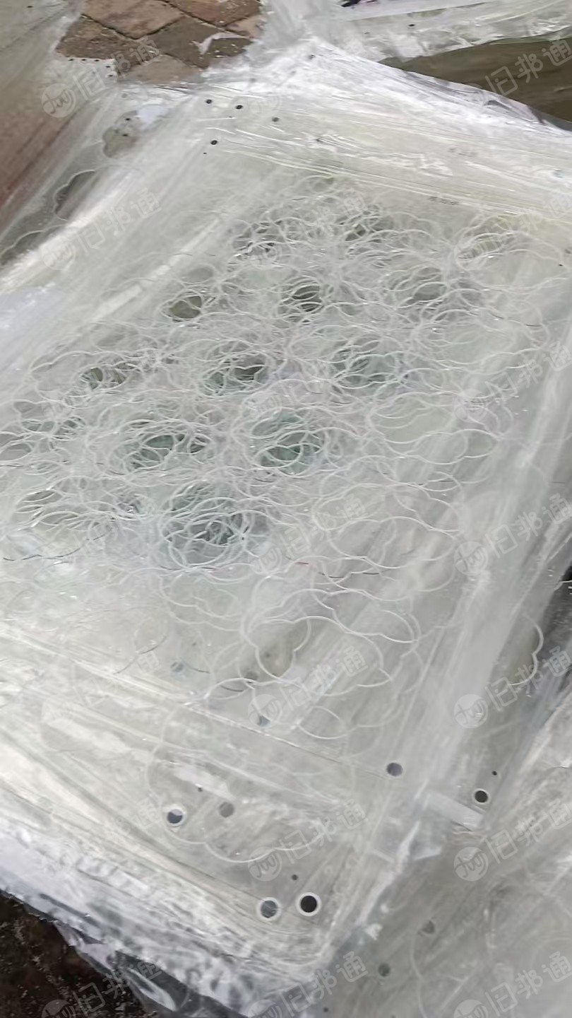 长期出售亚克力废料，带聚酯膜的