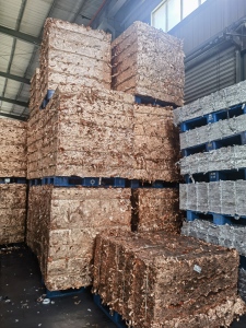 出售负极片块料和边角料