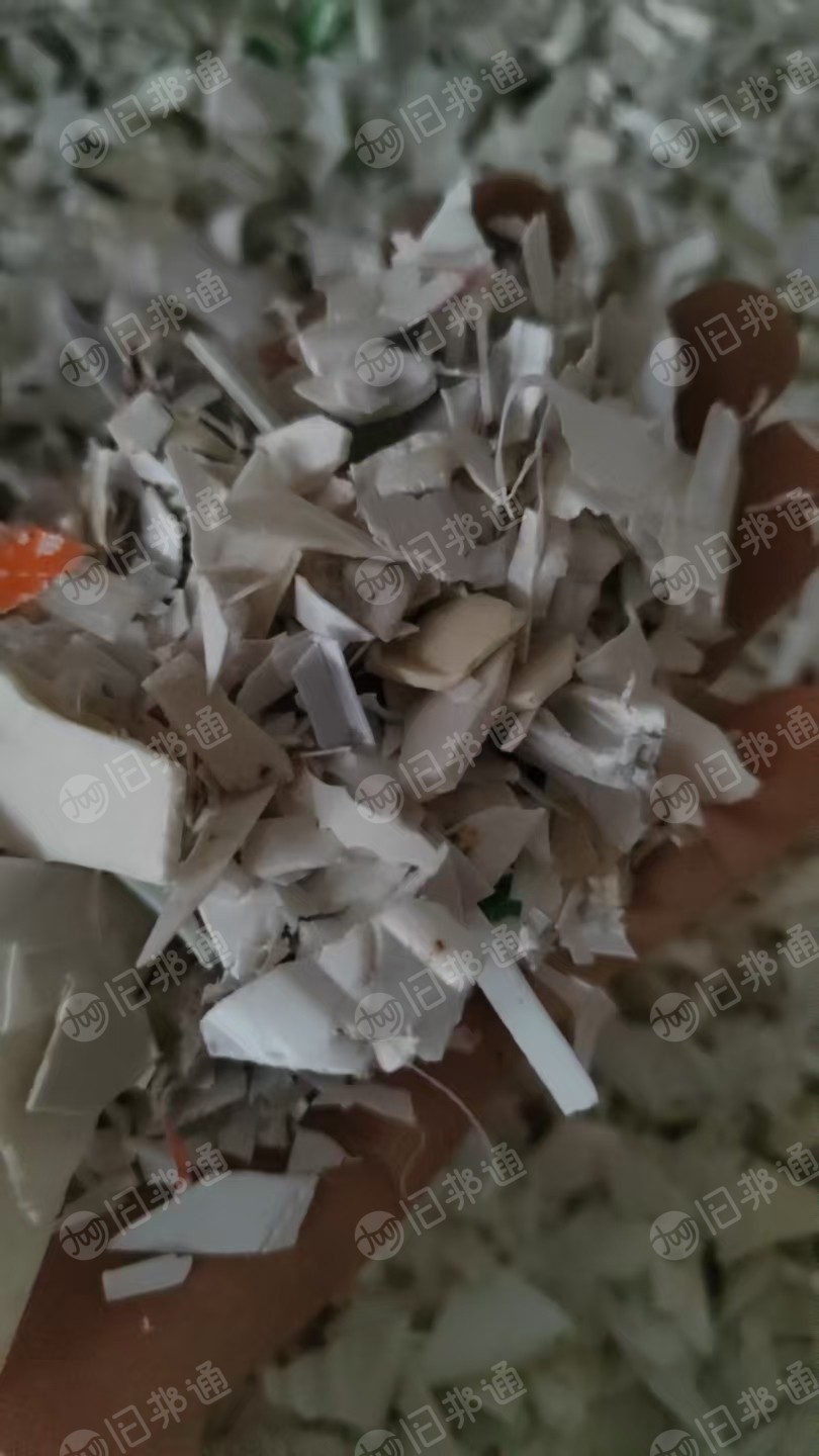 出售日杂白丙破碎料，现货一百多吨
