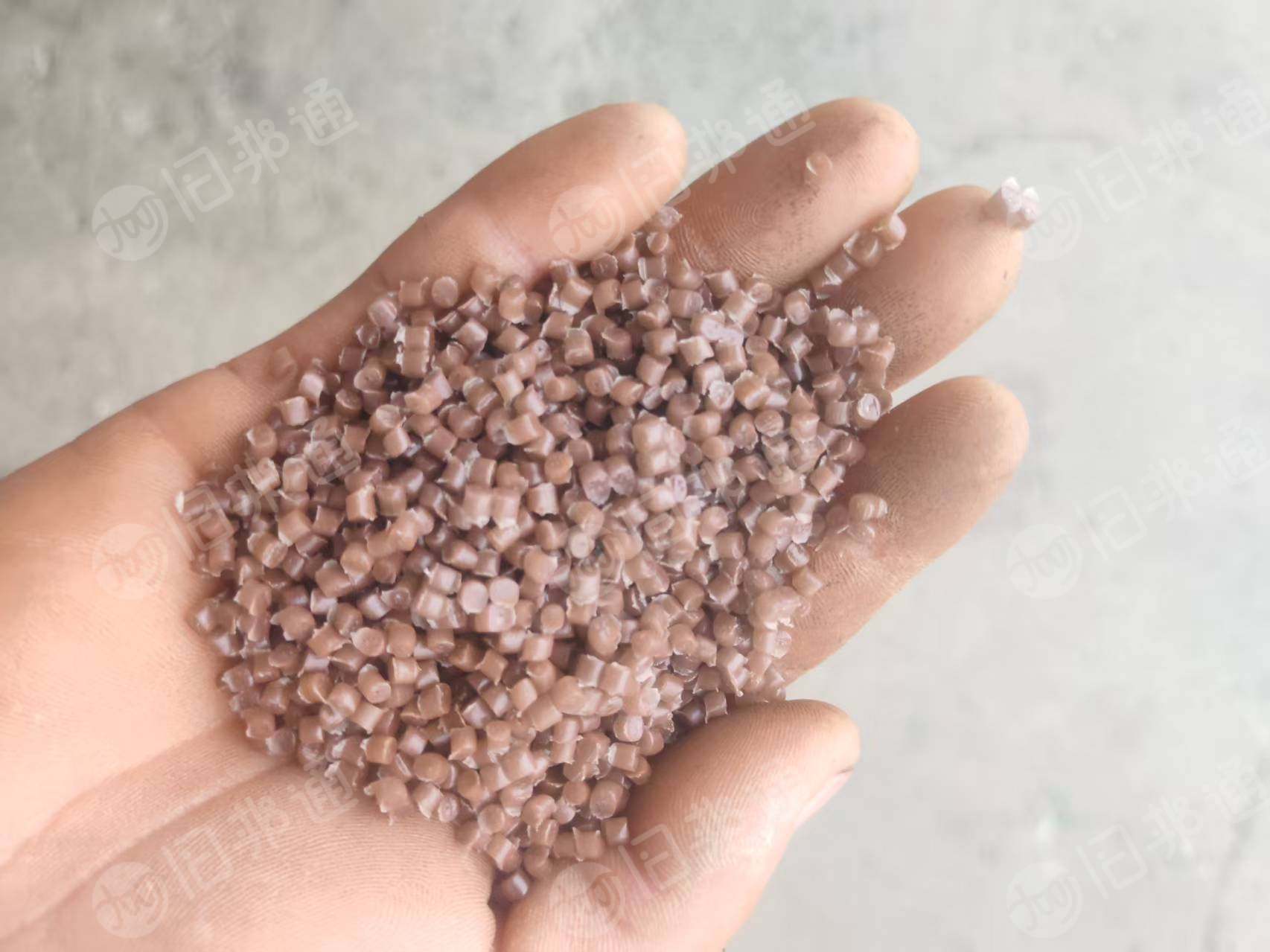 出售PE颗粒,PE矿泉水重压包杂透颗粒,溶脂1,强度15,伸长率1400,可吹膜、吹塑、改性管道