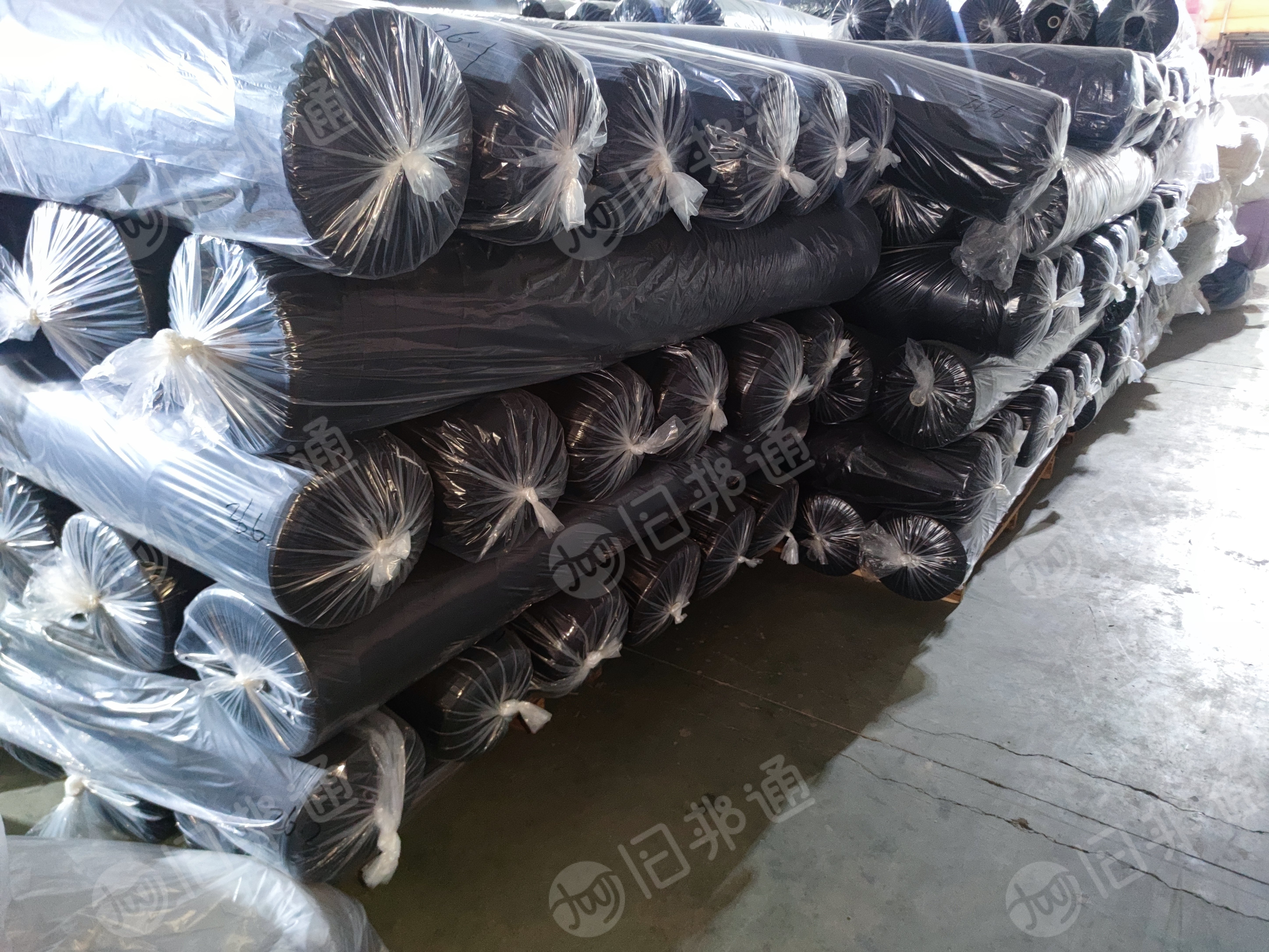 出售库存布，100万米直贡呢 ，黑色，75/72含锦， 门幅157 克重260，货在浙江绍兴