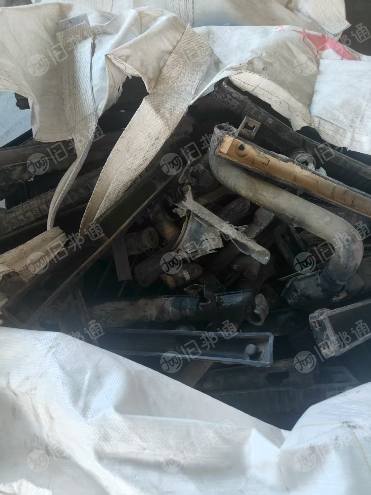 出售汽车水箱尼龙料，可根据老板要求破碎