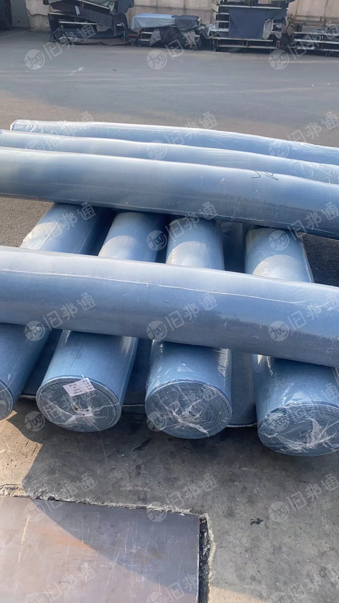 厂家长期出售牛仔正品布，幅宽190左右的，有很多规格，在江苏常州