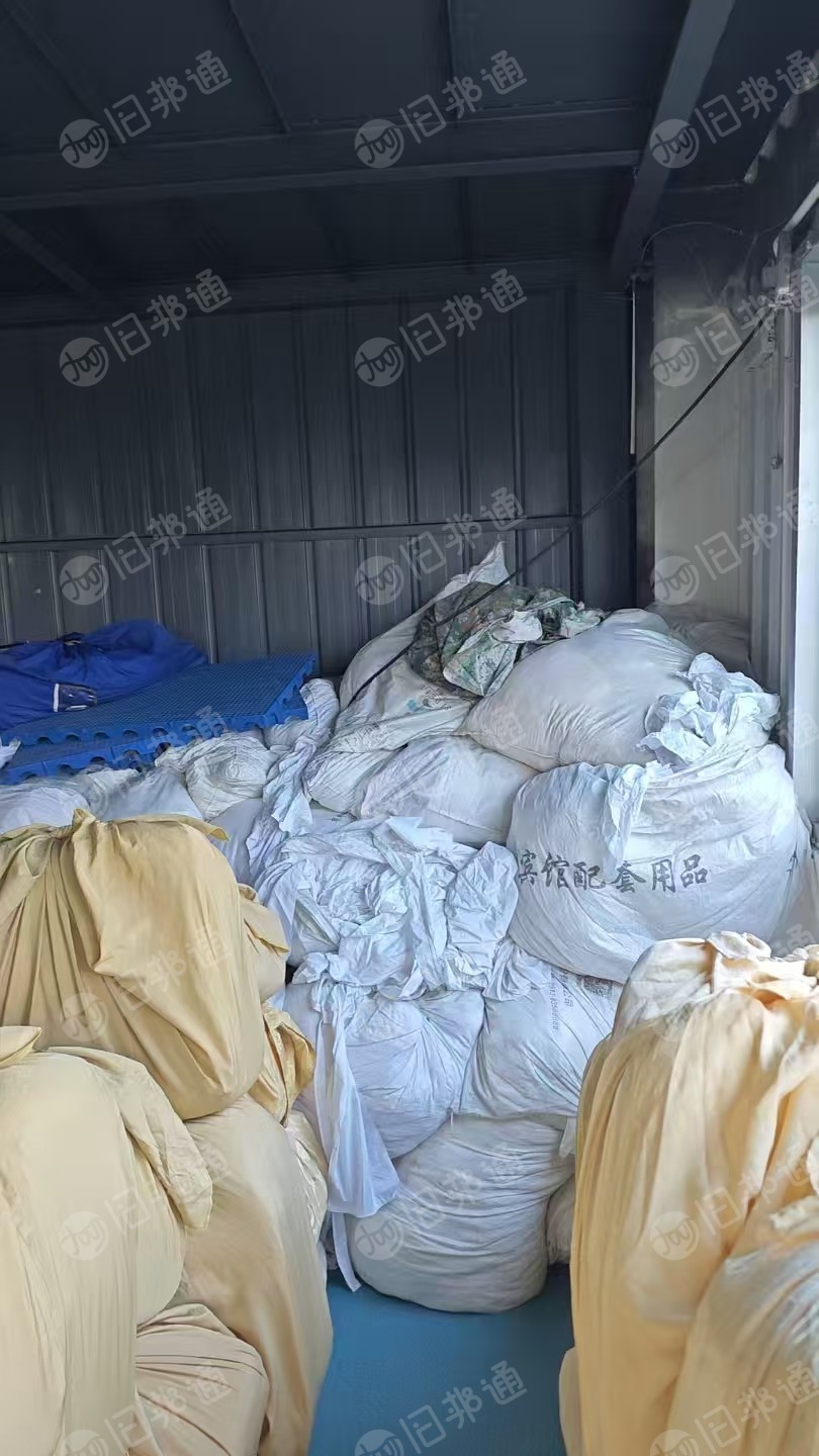 长期出售涤棉纯棉边角料，涤棉的40%涤60%棉，现货可以装4.2米一车，在重庆