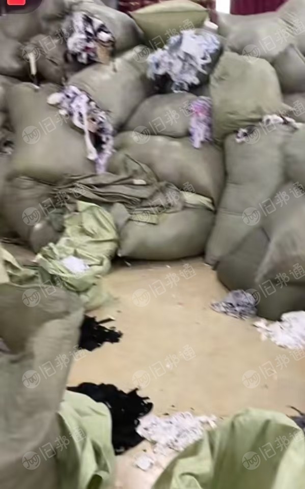 废布分拣站长期出售化纤布，涤纶废布，棉布，尼龙废布等，涤纶废布一个月会有2-3车，厂在重庆