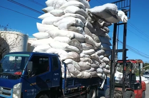 长期出售涤纶废布，科技布，涤纶造粒布，有分颜色，货在浙江嘉兴