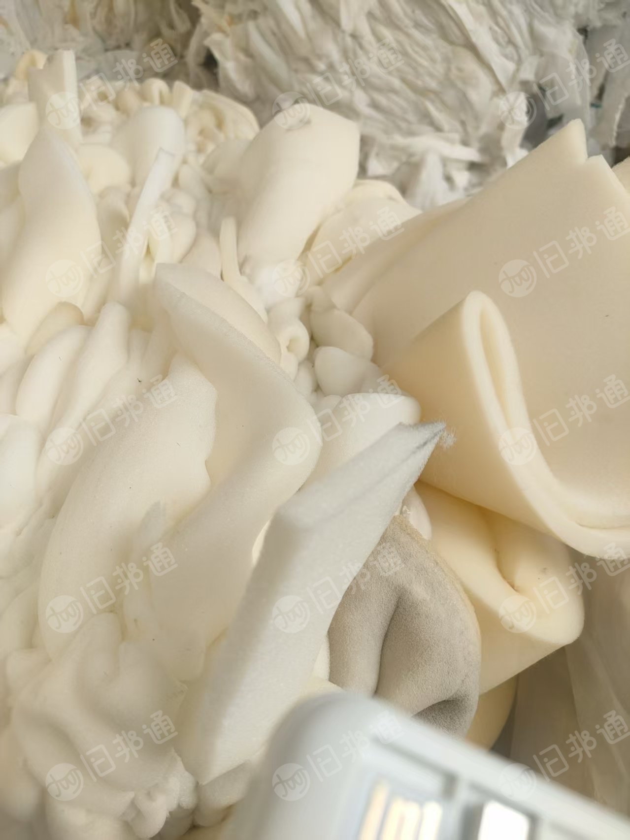 长期出售pu海绵料，全白的，月供200多吨