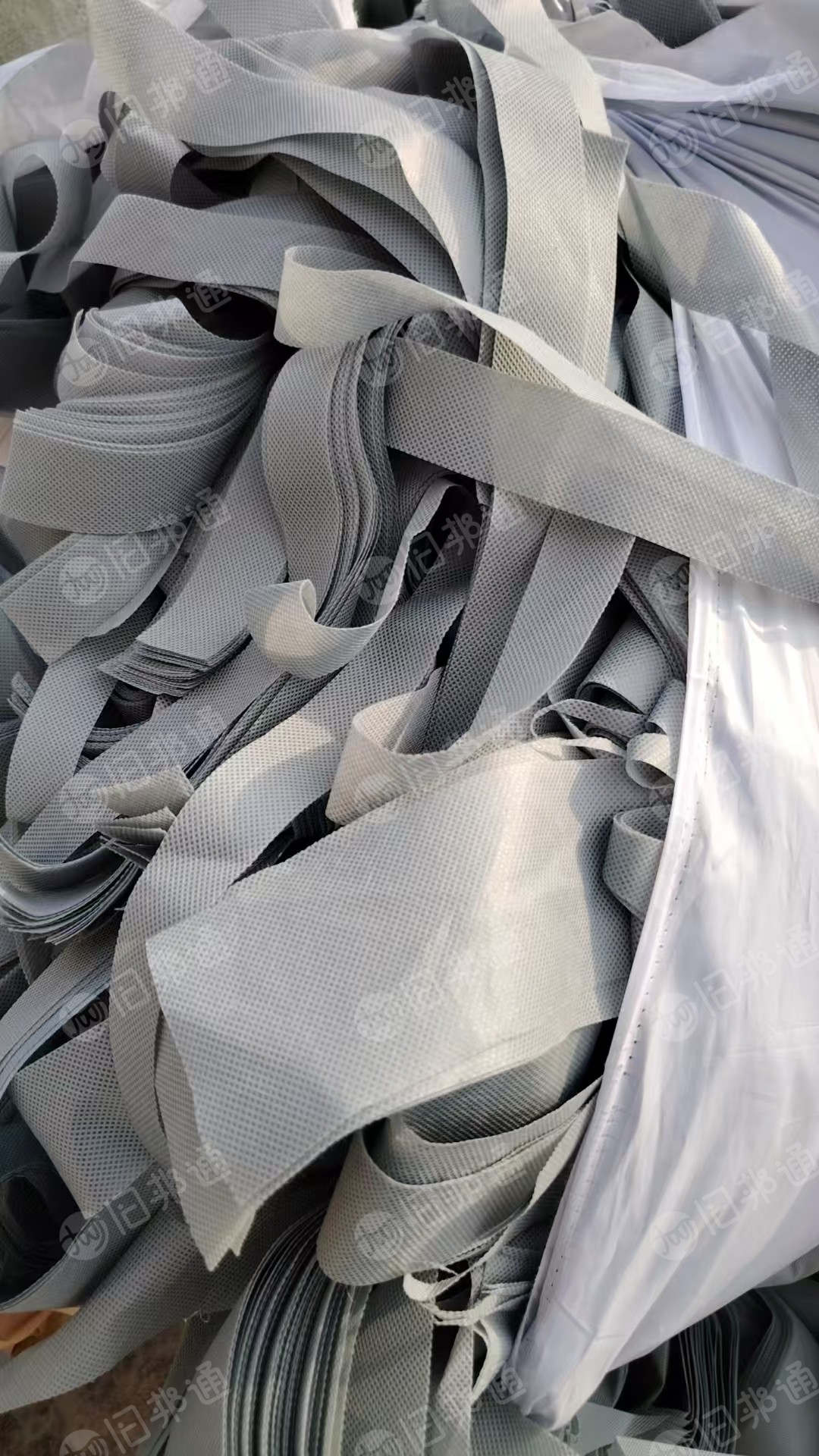 长期出售丙纶无纺布，PP无纺布，有含填充的，也有纯的，月供十几吨，货在浙江台州