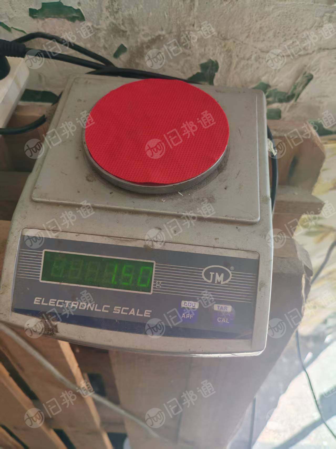 出售正品三级鸟眼布，库存布，处理布，服装库存布，现货有5吨左右，货在浙江绍兴