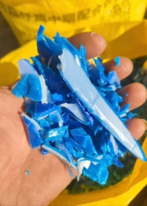 出售蓝桶破碎料，清洗甩干，长期有货