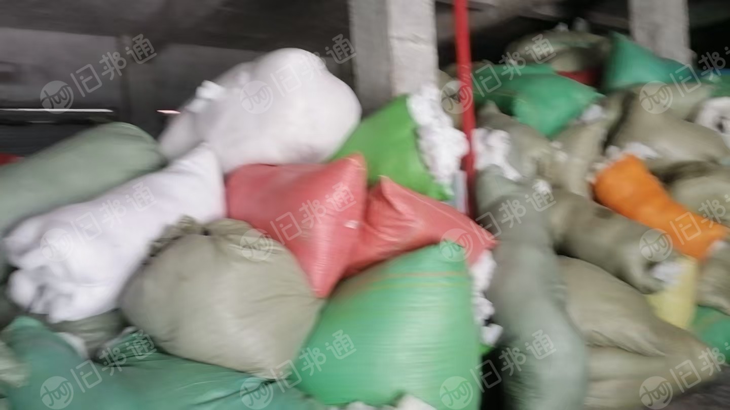 长期大量出售服装厂下来干净的丝绵下脚料，丝绵边角料，现货9米6四车