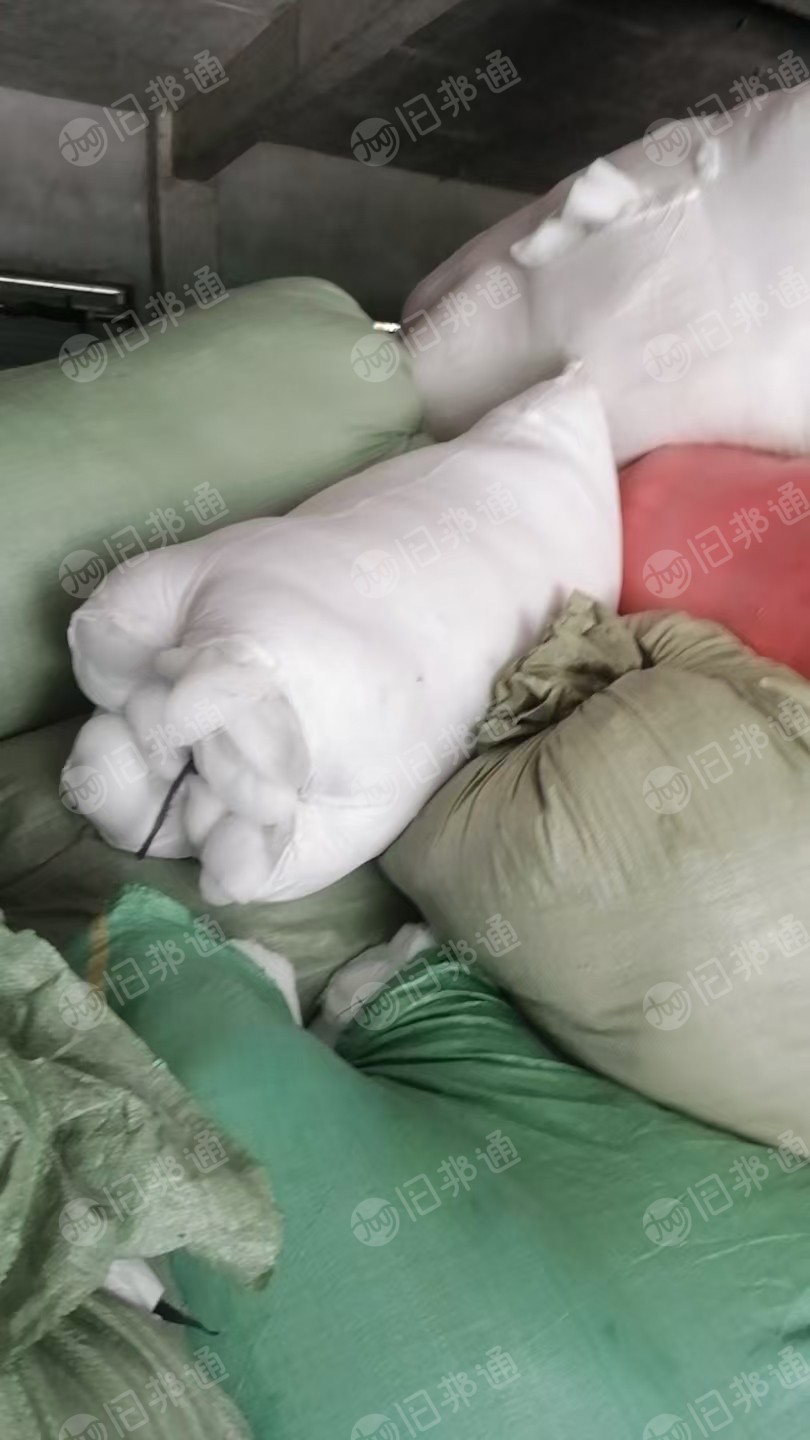 长期大量出售服装厂下来干净的丝绵下脚料，丝绵边角料，现货9米6四车