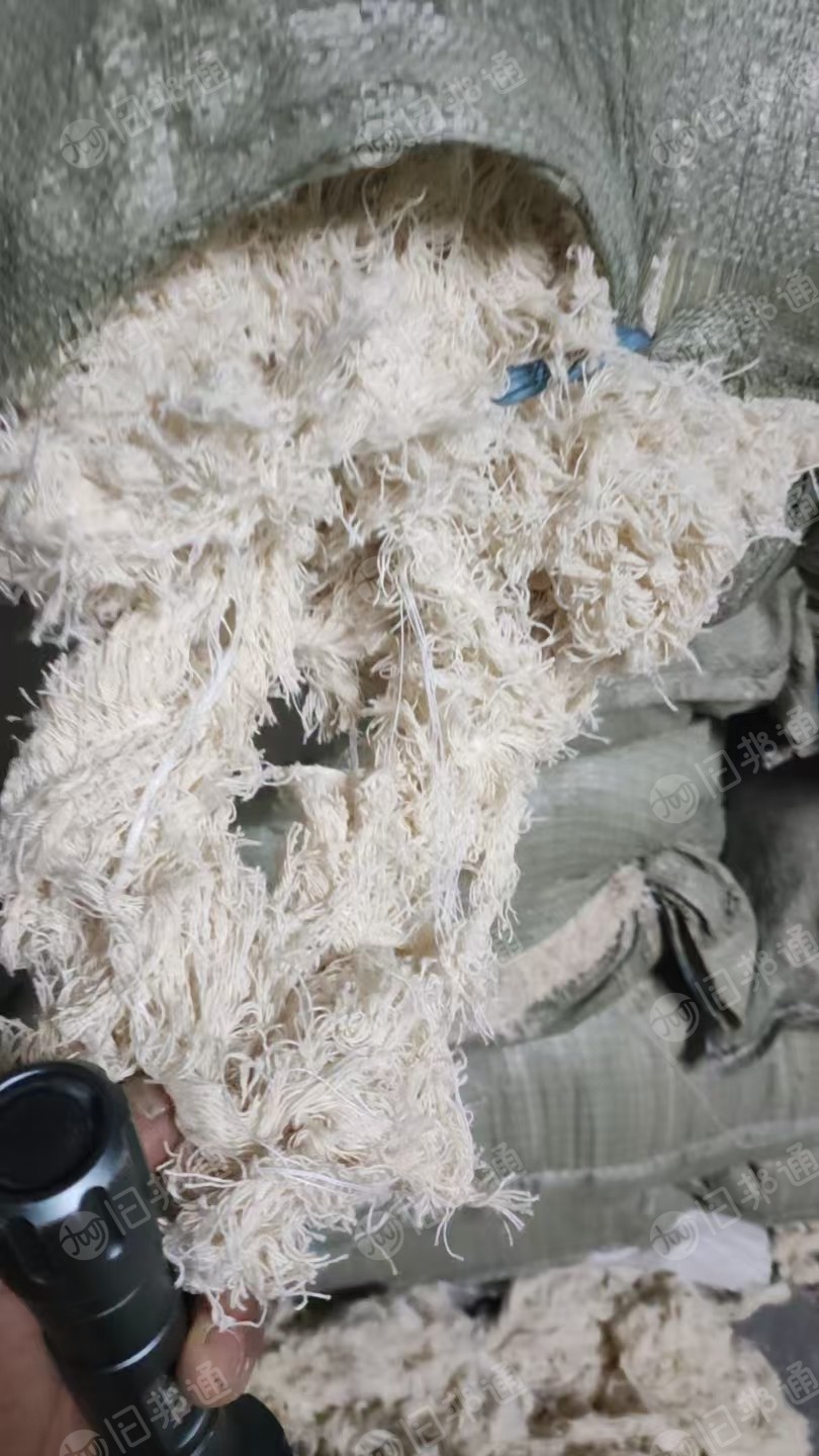 长期出售气流纺下来的涤棉回丝，涤棉布边，棉含量70以上，现货七八吨