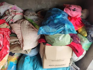 长期出售旧衣服黑料，旧衣服，燃烧料，现货七八吨