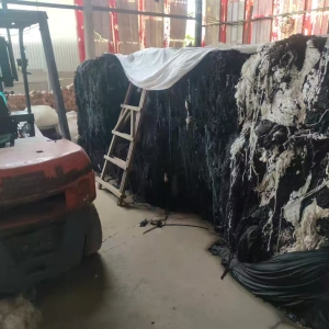 长期出售涤纶废丝，涤纶水丝，有黑色和白色，月供70-80吨，货在河北石家庄