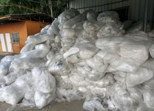 出售包塑料桶下来的干造低压膜废料，长期有货