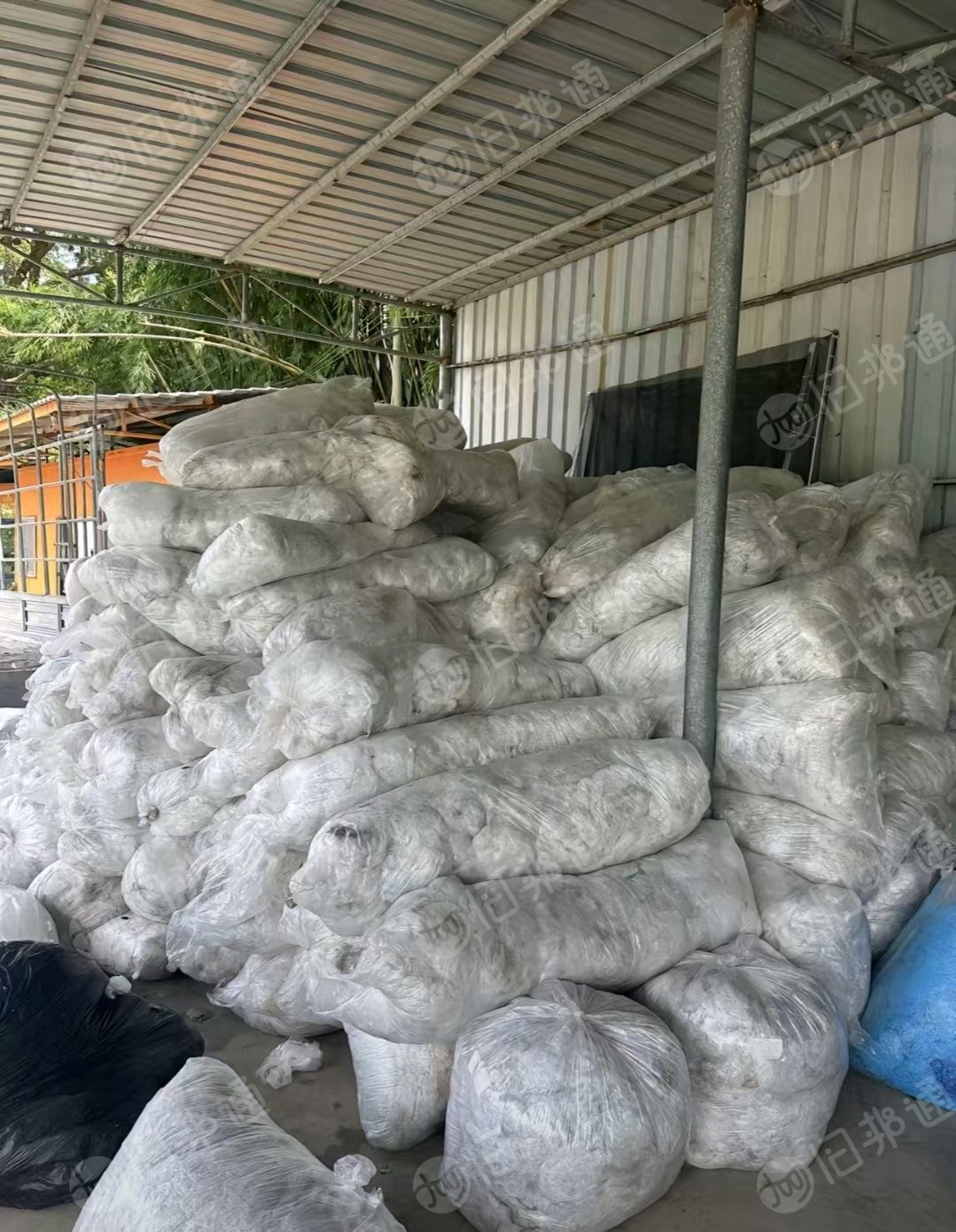 出售包塑料桶下来的干造低压膜废料，长期有货