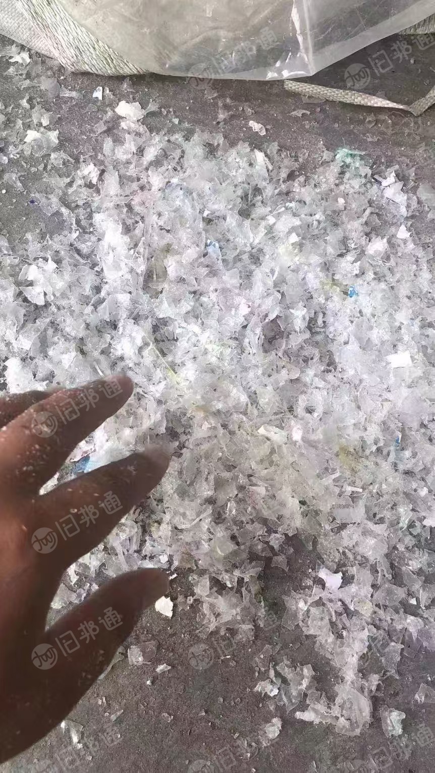 出售板上破碎下来的PE膜废料，高低压混合的，月供20吨