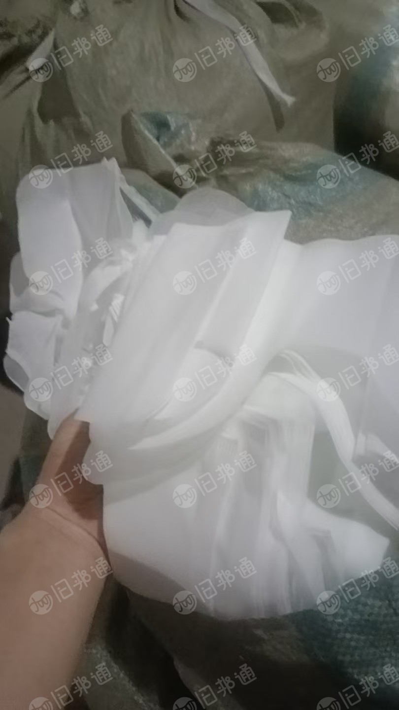 长期出售丙纶无纺布边角料，现货100吨，做手提袋下来的