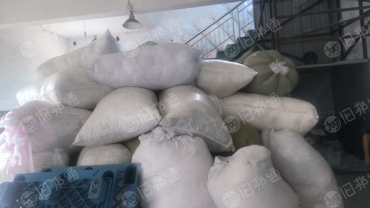 长期出售家纺厂化纤布和化纤棉边角料，现货3吨左右