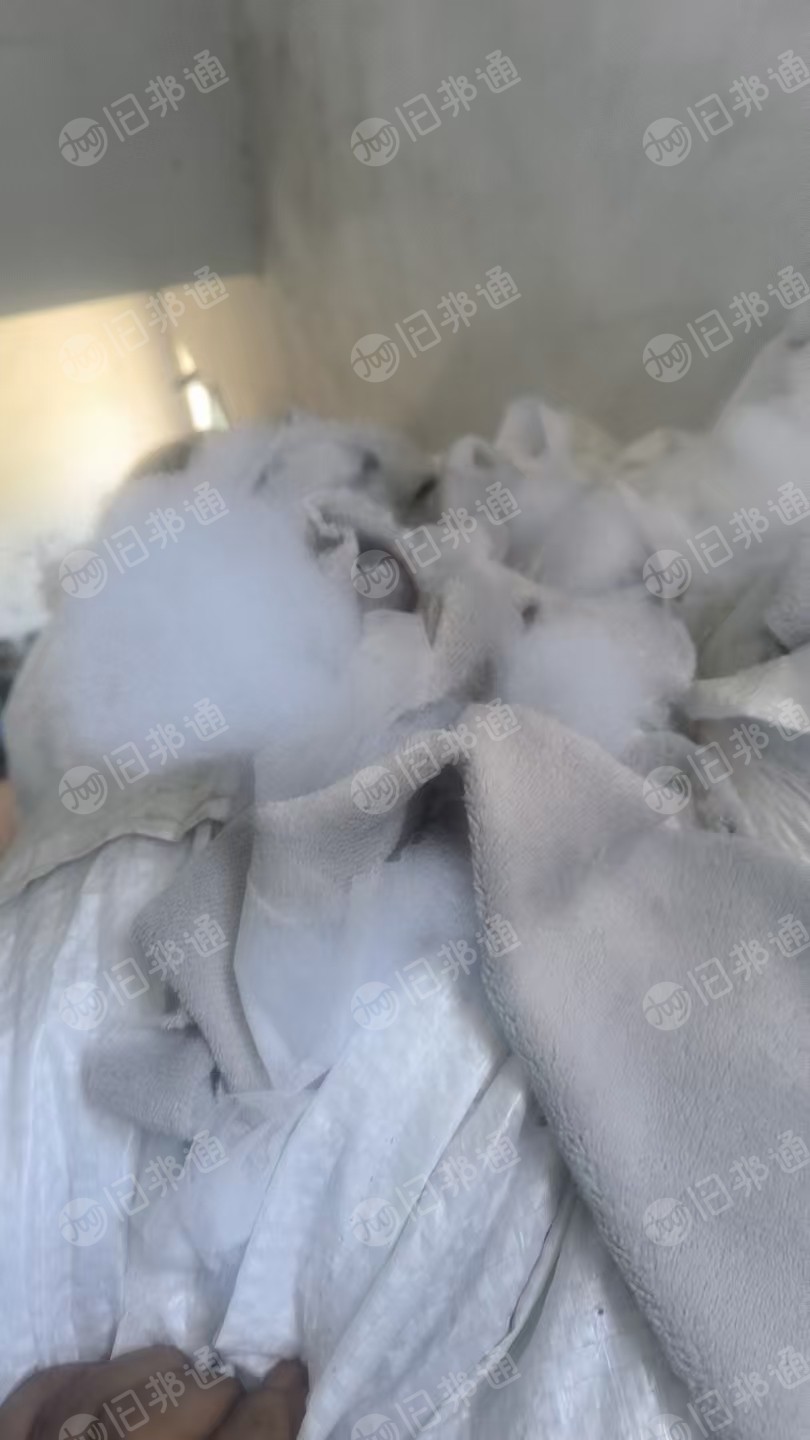 长期出售家纺厂化纤布和化纤棉边角料，现货3吨左右