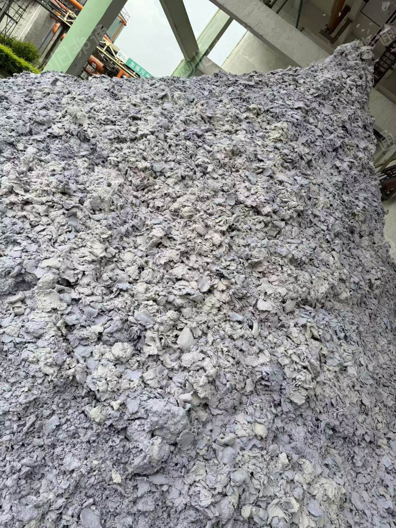 长期出售A4纸加工的纸浆，中纤维，水分75%左右