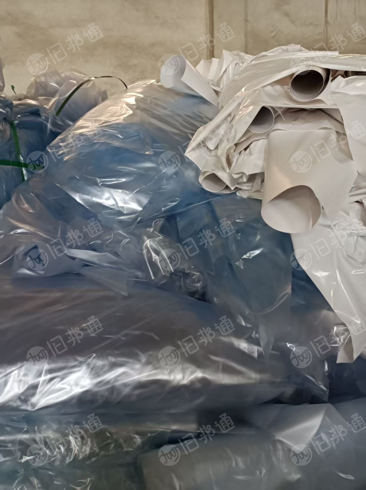 出售不干胶厂下来的PVC膜废料，不带胶，透明和奶白的都有，透明现货10吨