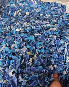 长期出售大蓝桶破碎料，可造粒用